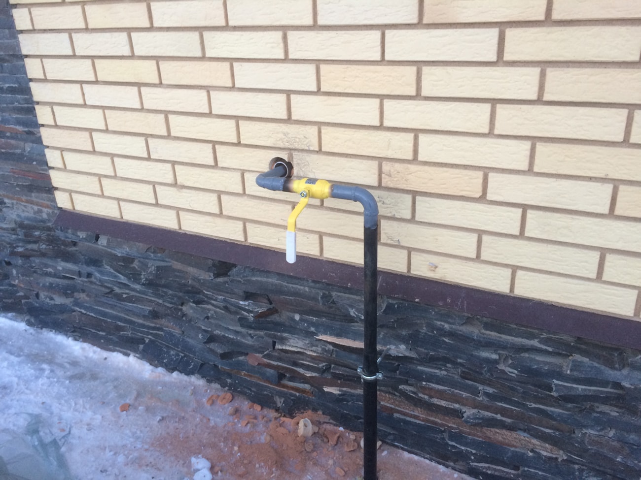 Conduite de gaz sur le site: quelles restrictions et règles doivent être respectées lors de la gazéification