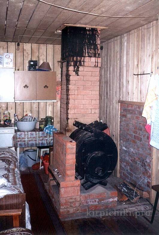 Que faire s'il y a du condensat dans une chaudière à gaz: méthodes pour empêcher la formation de «rosée» dans la cheminée