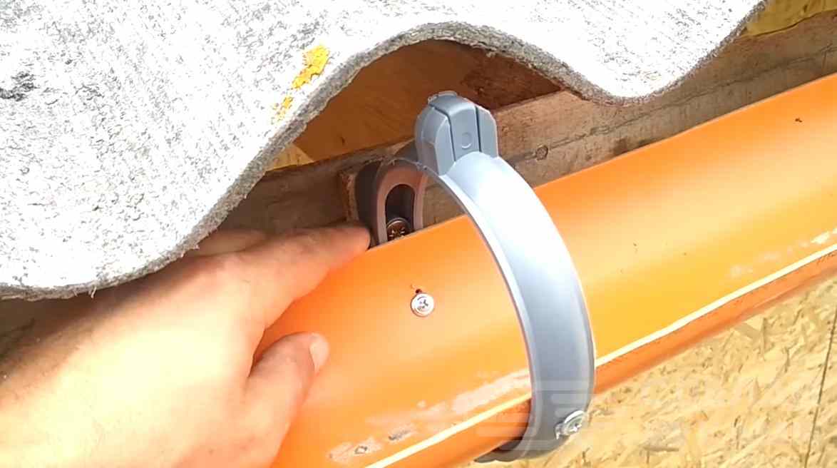 Comment faire un drain de tuyaux d'égout avec vos propres mains