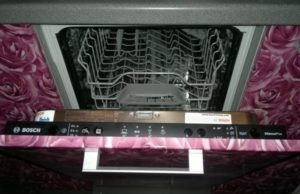 Vue d'ensemble du lave-vaisselle Bosch SPV47E30RU: quand peu coûteux peut être de haute qualité