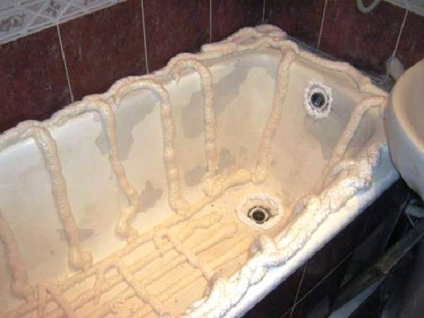 Insert acrylique (liner) dans la salle de bain: une description de la technologie d'installation