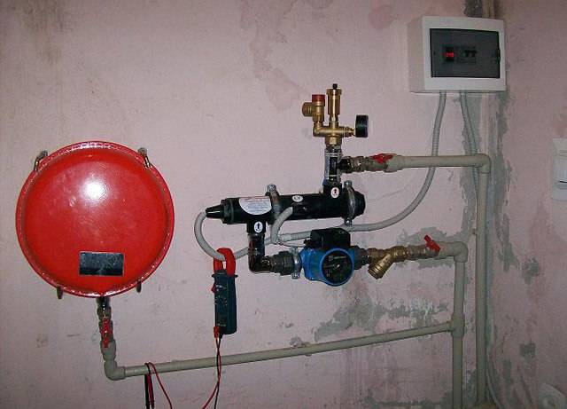 Caractéristiques de l'appareil pour chauffer une maison de campagne à l'électricité