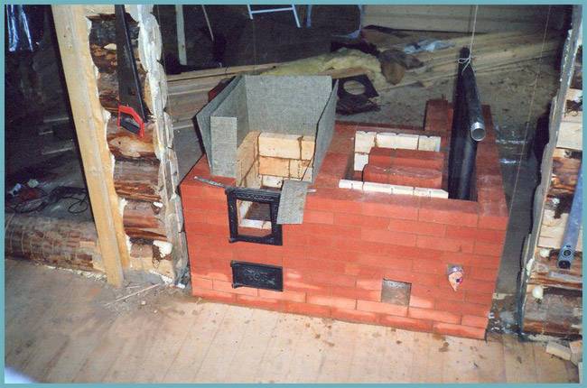 Fournaise avec circuit d'eau pour chauffage domestique