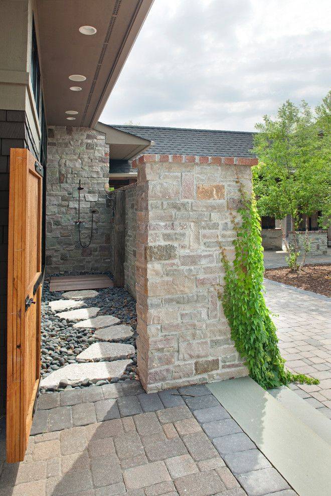 Construction d'une cabine de douche en bois pour une résidence d'été: instructions pas à pas tirées de l'expérience personnelle