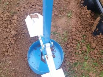 Perceuse à main maison pour forer un puits: conceptions en spirale et en cuillère