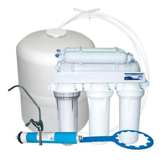 Filtration de l'eau: qu'est-ce que c'est, méthodes et méthodes adaptées à un appartement et à une maison privée, ainsi que quels sont les systèmes de nettoyage