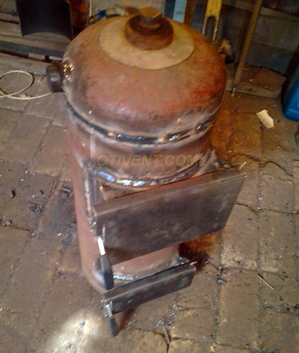 Fournaise pour un garage à bois, travaillant - un poêle à ventre dans le garage de vos propres mains