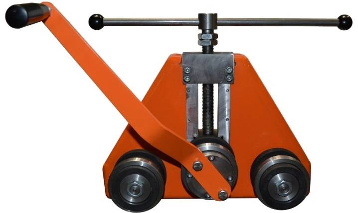 Comment plier un tube profilé: types de cintreuses de profilés et aperçu de 3 méthodes "manuelles"