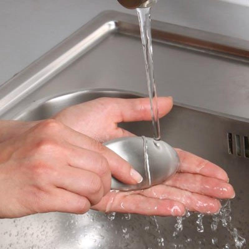 Comment enlever l'odeur des chaussures (si ça pue la sueur, l'humidité, etc.), l'enlever rapidement et longtemps, comment enlever une odeur désagréable, y compris en utilisant du soda ?