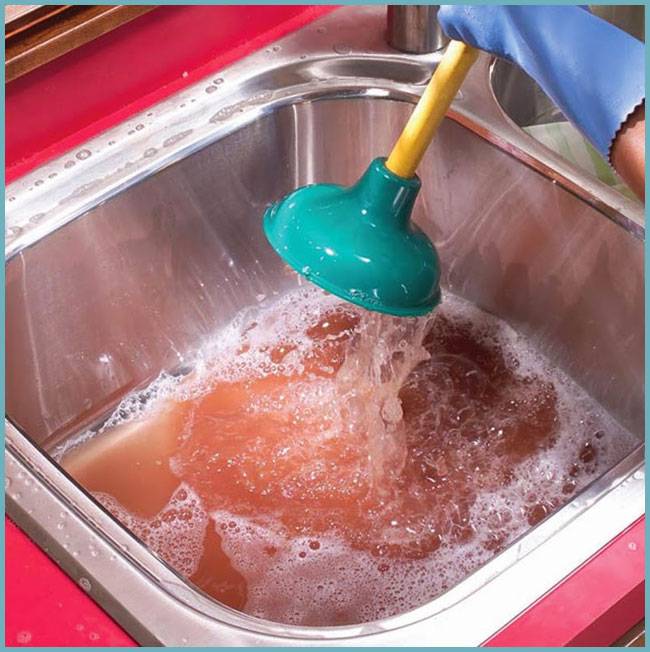 Comment dégager un blocage dans la salle de bain : un aperçu des meilleures façons de nettoyer les égouts