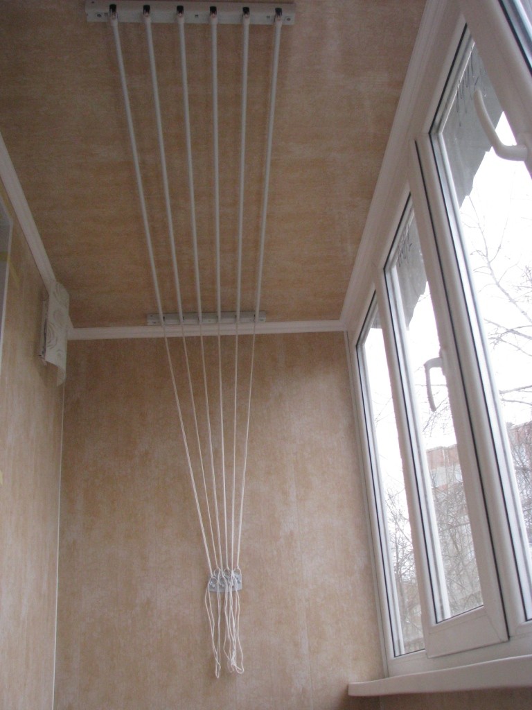 Sèche-linge au plafond sur le balcon : cinq modèles populaires + conseils pour choisir et installer