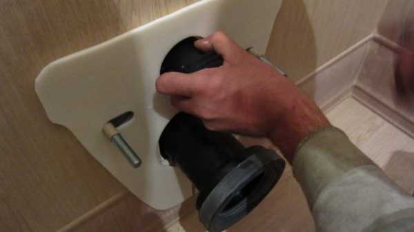 Installation d'installation de toilettes: instruction