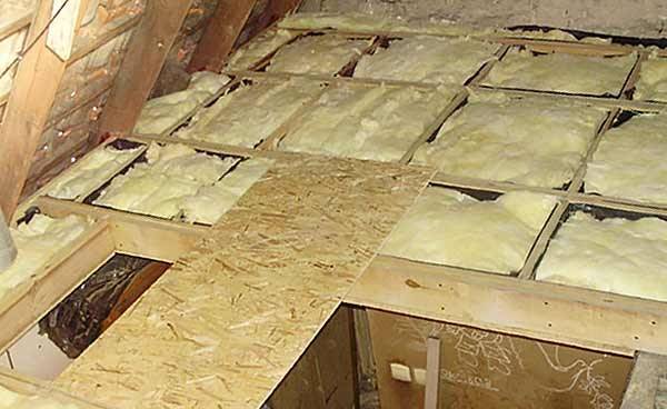 Comment isoler le plafond de la maison du côté du grenier