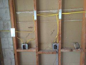 Prises et interrupteurs aériens : règles pour une installation et un raccordement en toute sécurité