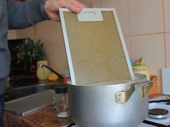 Un moyen simple mais efficace de nettoyer la grille de ventilation de la graisse