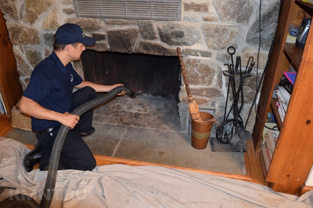 Nous nettoyons la cheminée dans une maison privée: le moyen le plus populaire et le plus inhabituel