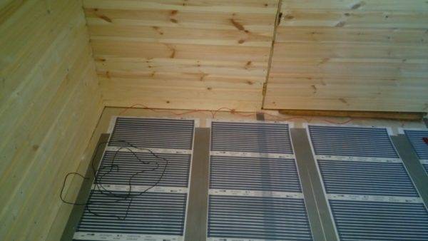 Comment faire un sol chauffé à l'eau sous linoléum: règles de conception et aperçu de la technologie d'installation