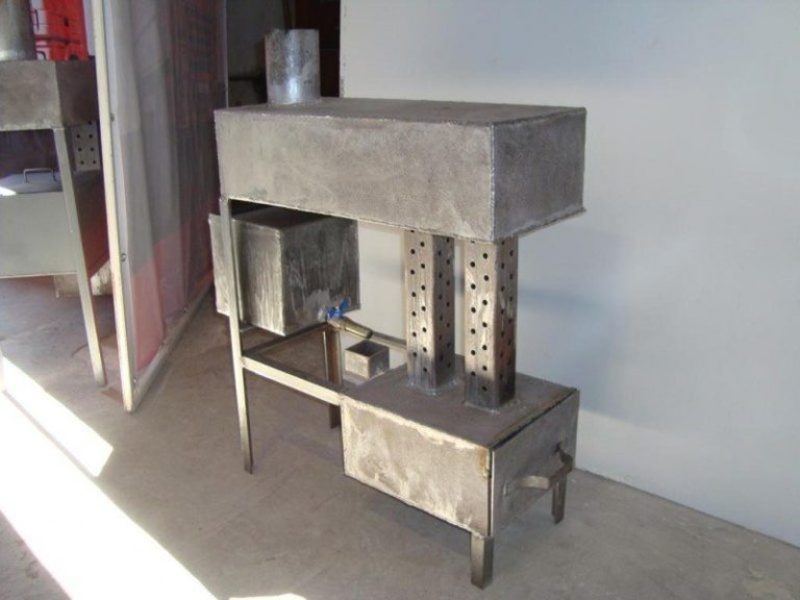 Comment construire un poêle à ventre avec de l'huile usée: instructions sur photos et dessins