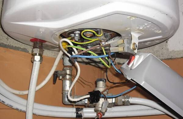 Raccordement d'une chaudière électrique à une chaudière à gaz : les meilleurs schémas et flux de travail