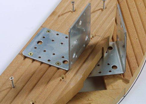 Construction d'une cabine de douche en bois pour une résidence d'été: instructions pas à pas tirées de l'expérience personnelle