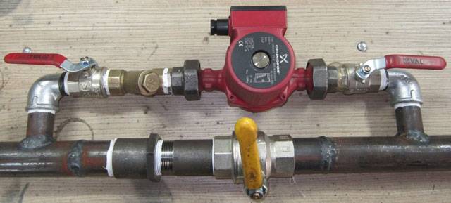 Installation d'une pompe dans un système de chauffage: analyse des règles et astuces d'installation de base