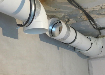 Ventilation des tuyaux d'égout en plastique dans une maison privée: possibilité de construction et meilleures options