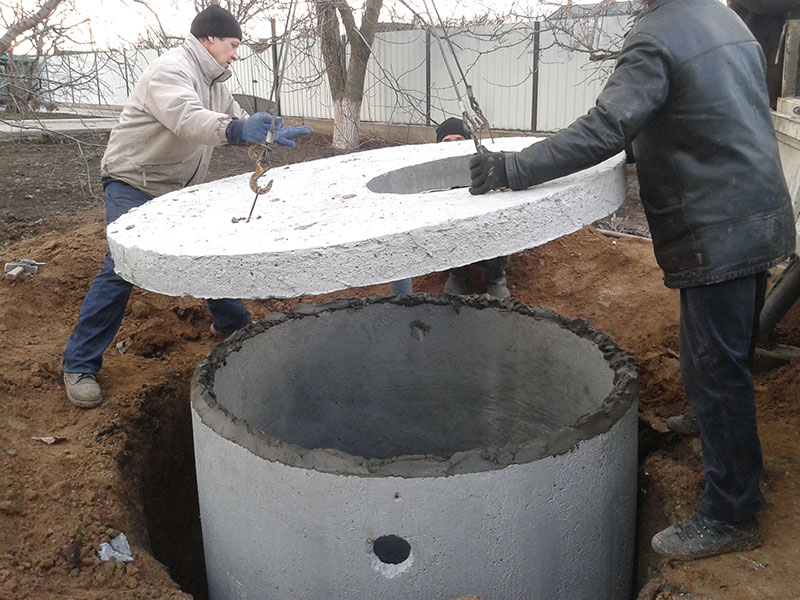 Fosse septique à faire soi-même à partir du schéma des anneaux, des dimensions, des calculs et du montage