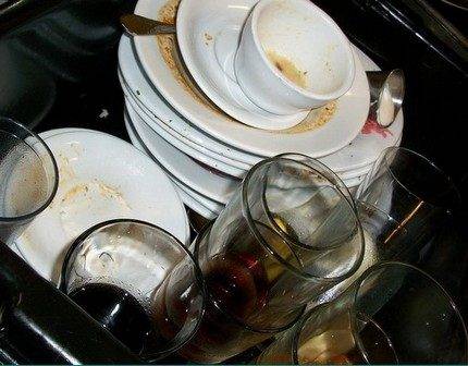 Vue d'ensemble du lave-vaisselle Korting KDF 2050: un bébé qui travaille dur est une aubaine pour un appartement intelligent