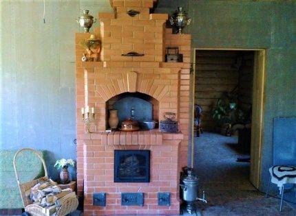 Mini poêle russe à faire soi-même: spécificités et commandes pour la construction d'un poêle compact