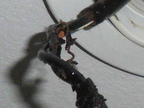 Électricité dans la salle de bain : les principales causes de panne