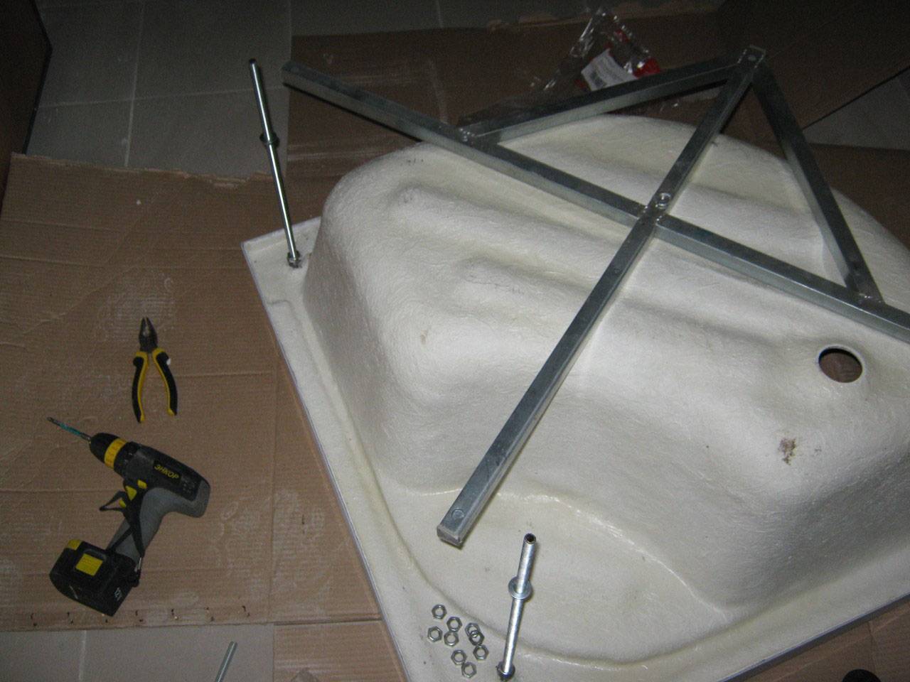 Assemblage d'une cabine de douche de 120 sur 80 centimètres