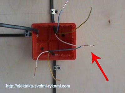 Comment connecter un interrupteur d'éclairage à trois gangs