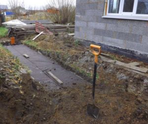 Comment faire le drainage des fondations de la maison de vos propres mains: instructions étape par étape pour organiser