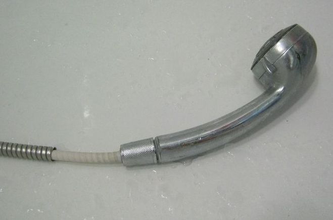 Remplacement facile du tube dans le flexible de douche : instructions étape par étape