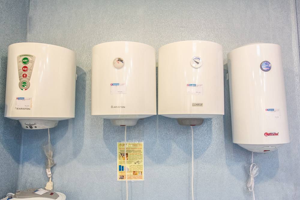 Chauffe-eau pour une résidence d'été : un chauffe-eau électrique à circulation, comment choisir une option d'été à accumulation