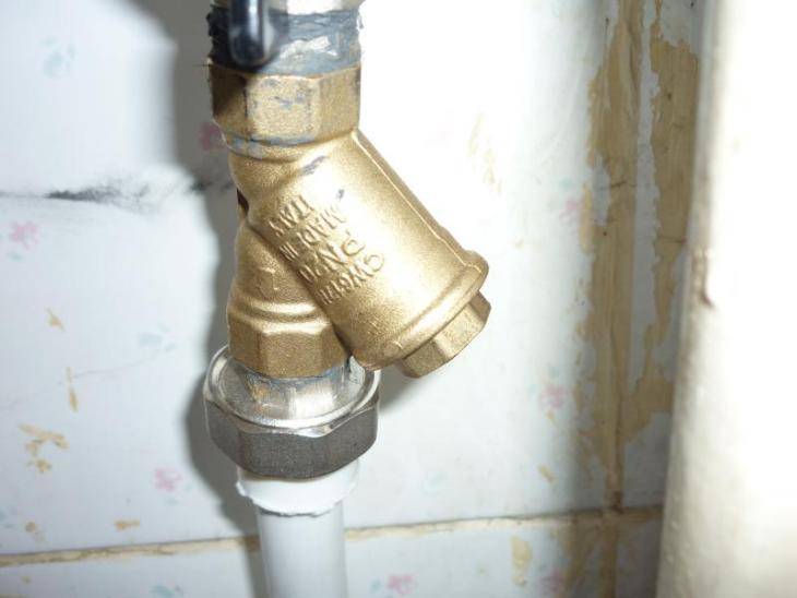 Filtres à eau grossiers et fins : aperçu des types + règles d'installation et de raccordement