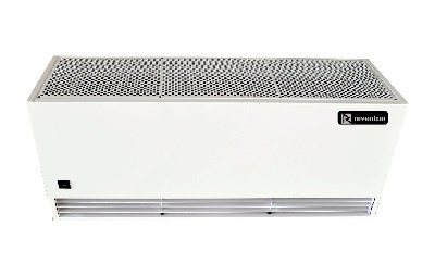 Sélection et installation d'un rideau thermique sur la porte d'entrée