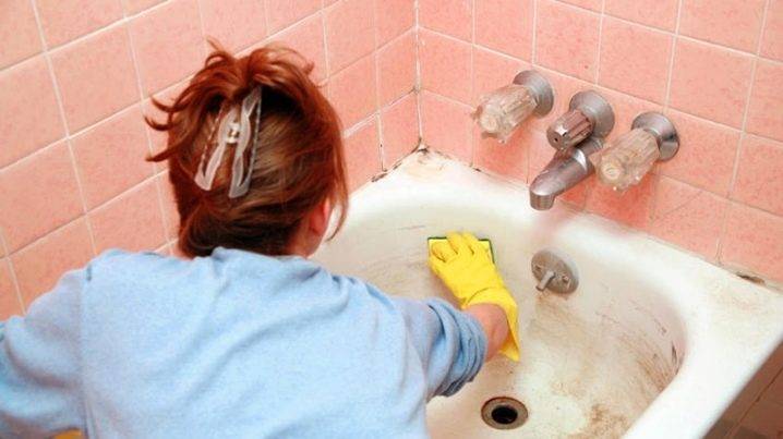 Peinture de bain DIY avec émail : un guide de restauration étape par étape