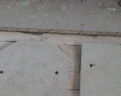 Planchers d'eau chaude sur un plancher en bois: caractéristiques de la pose du système sur une base en bois