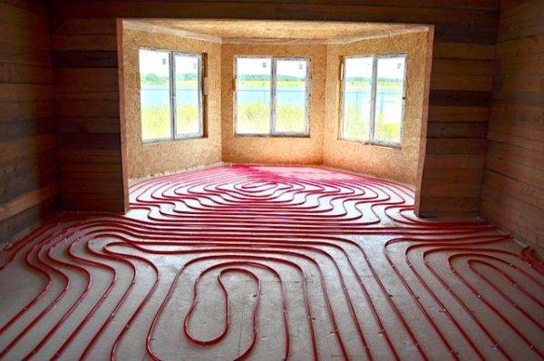 L'appareil d'un plancher d'eau chaude de vos propres mains: à quoi devrez-vous faire face lors de l'installation?