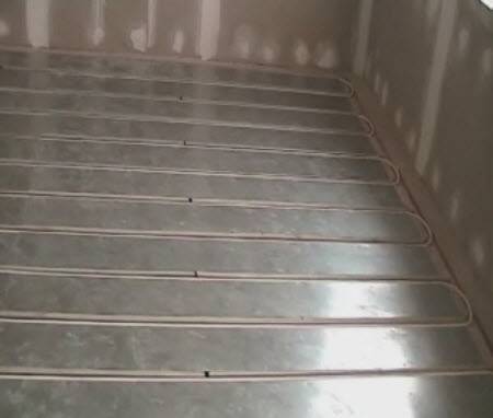 Planchers d'eau chaude sur un plancher en bois: caractéristiques de la pose du système sur une base en bois