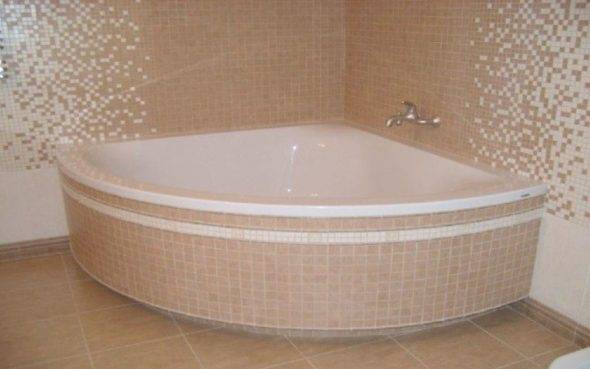 Écran coulissant sous la baignoire: instructions étape par étape pour assembler la conception d'usine + conseils pour les artisans