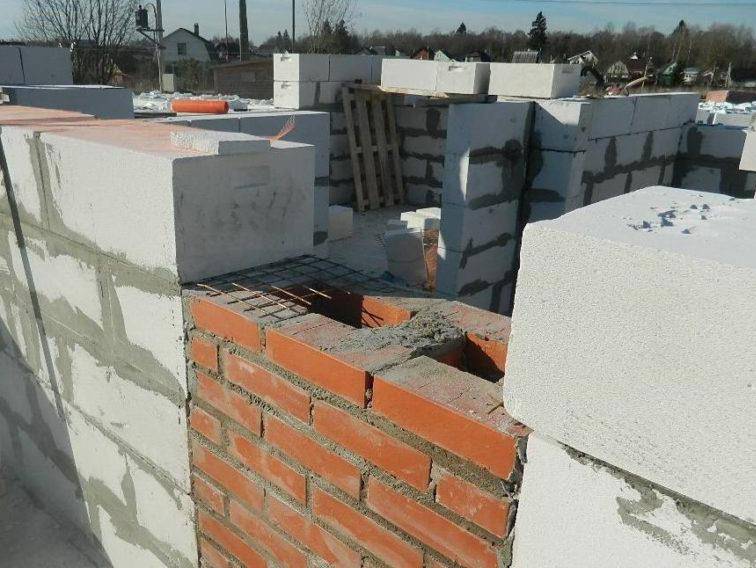 Ventilation dans une maison privée en béton cellulaire: options et méthodes de construction