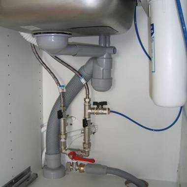 Dispositif d'assainissement dans le pays: comparaison de 3 options différentes les unes avec les autres