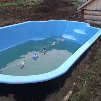 Comment préparer une piscine frame préfabriquée toutes saisons pour l'hiver ?