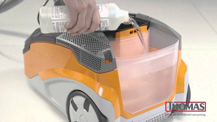 Examen de l'aspirateur de lavage Tomas Twin Panther: un break de la série économique