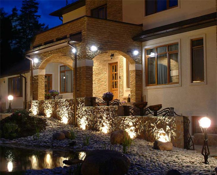 Caractéristiques de l'éclairage décoratif d'une maison de campagne