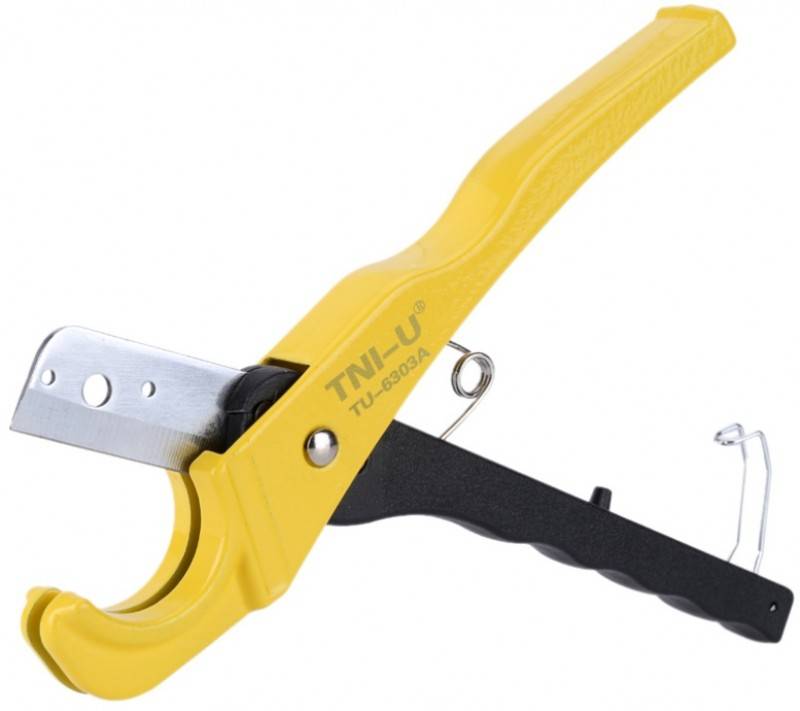 Coupe-tube pour tuyaux métal-plastique: types, lequel choisir et comment l'utiliser correctement