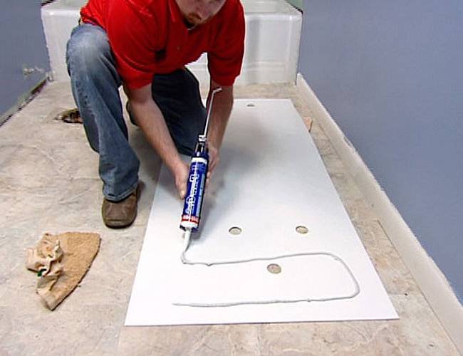 Salle de bain en panneaux plastiques : types de panneaux + petit guide de finition