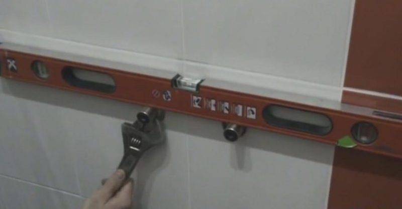 Comment installer indépendamment un robinet encastré (dans le mur)?